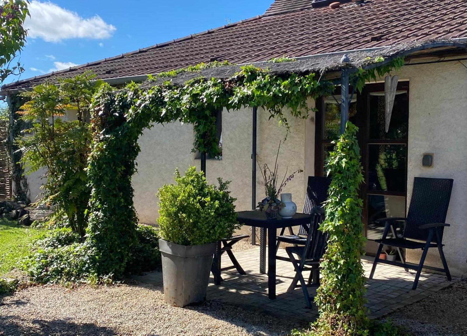 Gite Et Studios Les Barongeres Farges-les-Chalon Eksteriør billede
